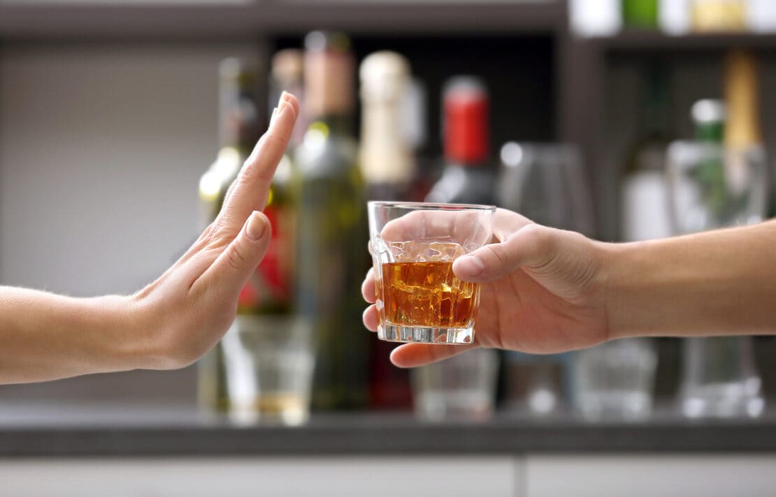 Отказ от стакана с алкоголем. Профилактика алкоголизма.